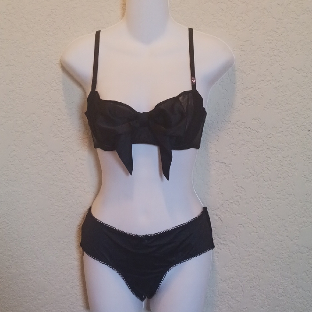 NWT Victoria's Secret Black Bow Detail Bra Set 32D/M